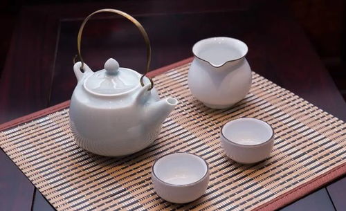 景德镇为何能与宜兴紫砂并立 高端茶具市场的双城记